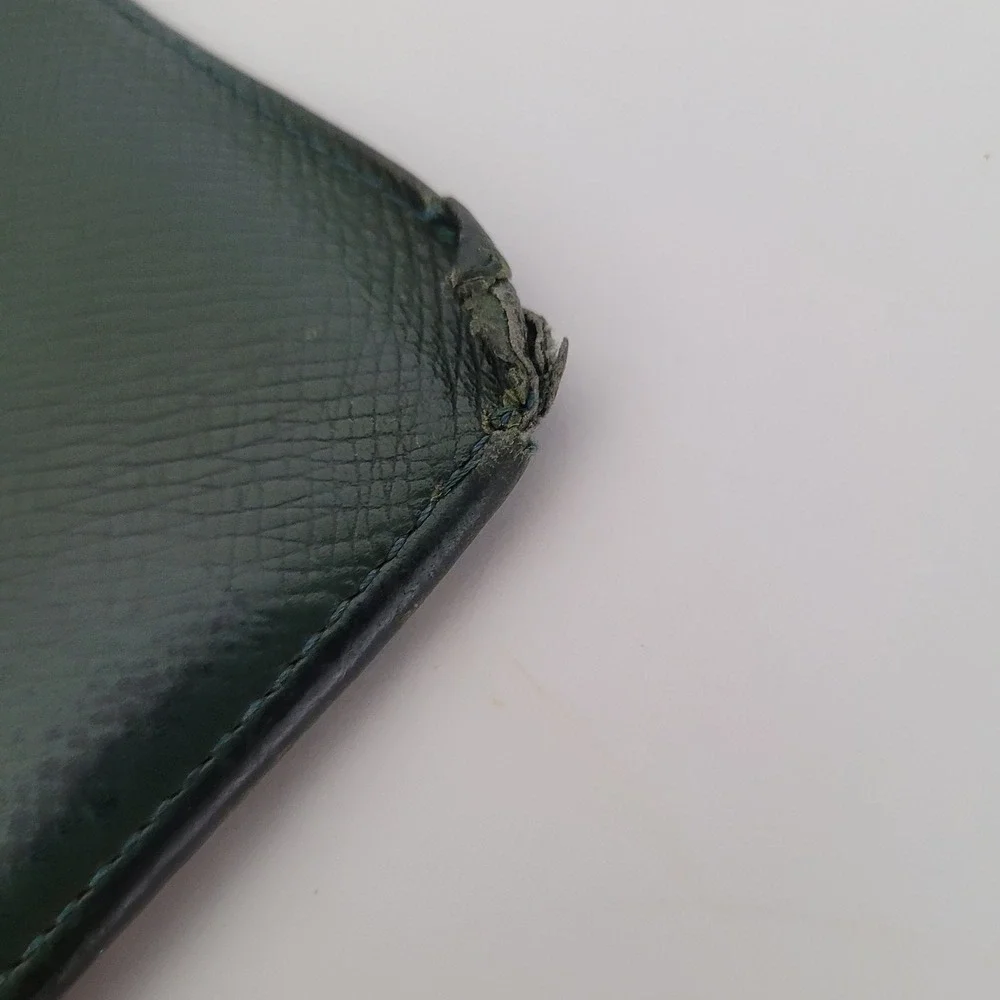 Louis Vuitton Taiga Bifold Wallet Green Leather MI0071 Mens Vintage
